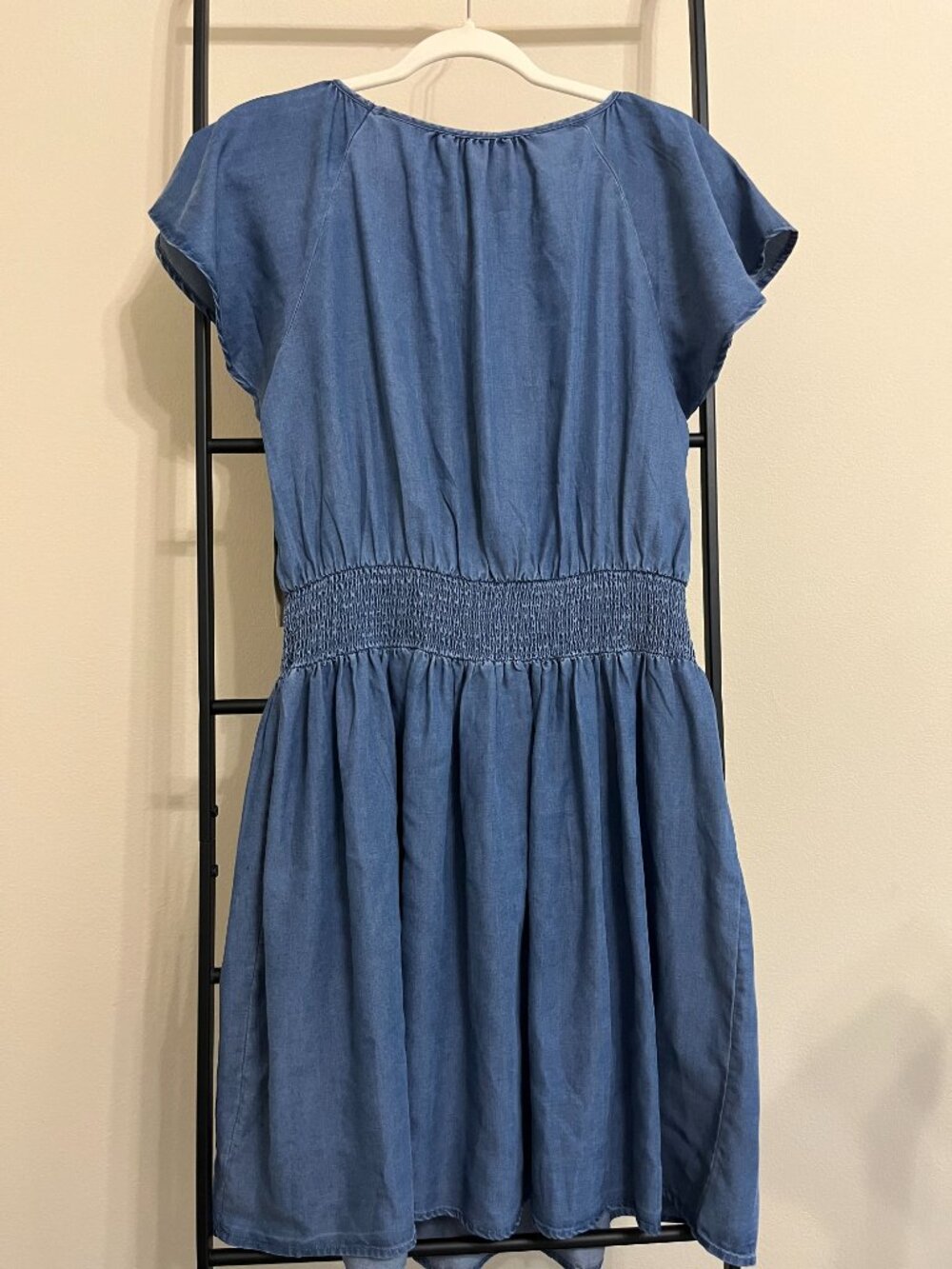 Frye & Co Chambray Blue Dress NWT Smocked Waist Keyhole Flutter Sleeve Large - Picture 10 of 10